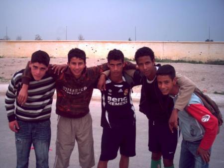 le groupe de mas haliyan m3a mkoum ala3fou a3lach al rdiya ntouma w bouzid 3amarkoum tafrouh rbahna bar9alna mache rtih lhamra w noud khraj bra rahna baynin star w sbitar mas hda houwa l9adar redouane